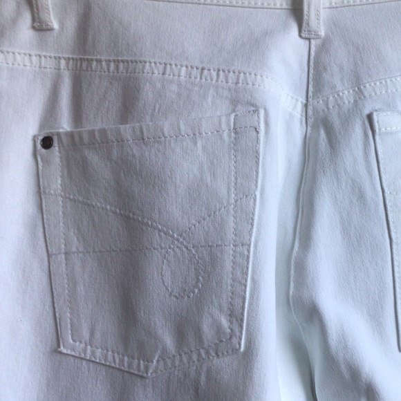 NWOT Olsen Ladies white straight leg jeans sz 6/S, 32” inseam perfect condition - Picture 6 of 13